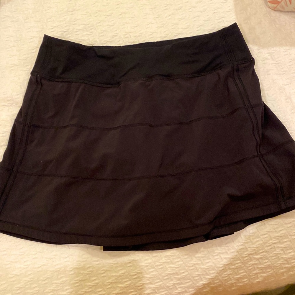 Lululemon Pace rival black skirt